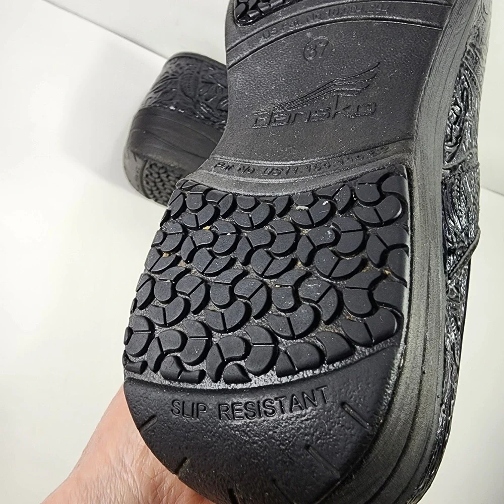 Dansko XP 2.0 Etched Leather Clog Womens EUR 37 US 6.5-7 Black Floral EUC - Picture 10 of 12